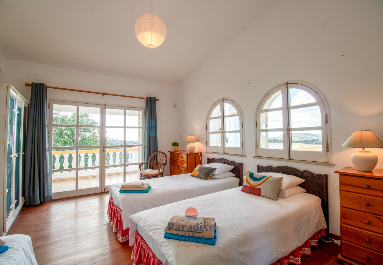 Villa em Santa Bárbara de Nexe - Villa Tanya